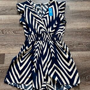Cupshe NWT Sz Medium Women’s Navy Abstract Chevron Print Surplice Romper